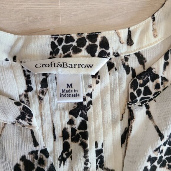 Croft & Barrow Giraffe Print Sleeveless Top Medium | V-Neck Button Blouse - Picture 4 of 5